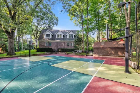 11 Danton Lane N Lattingtown NY 11560