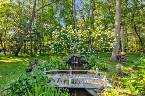 11 Danton Lane N Lattingtown NY 11560