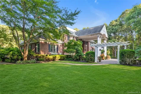11 Danton Lane N Lattingtown NY 11560