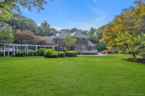 11 Danton Lane N Lattingtown NY 11560