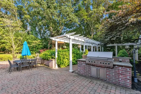 11 Danton Lane N Lattingtown NY 11560