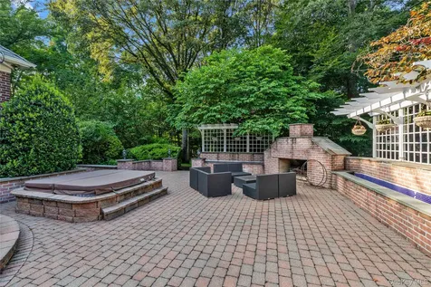 11 Danton Lane N Lattingtown NY 11560