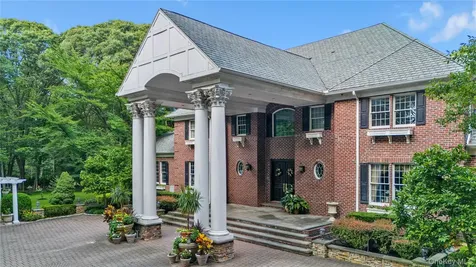 11 Danton Lane N Lattingtown NY 11560