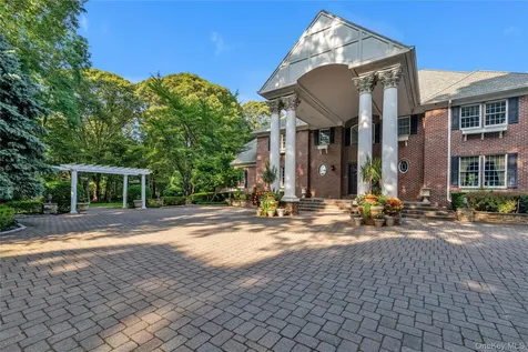 11 Danton Lane N Lattingtown NY 11560