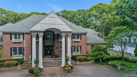 11 Danton Lane N Lattingtown NY 11560