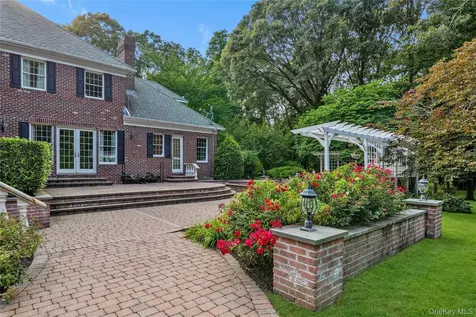 11 Danton Lane N Lattingtown NY 11560