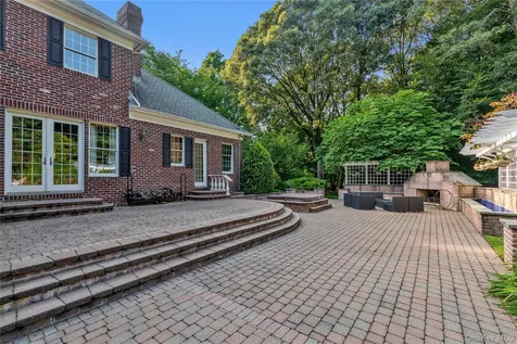 11 Danton Lane N Lattingtown NY 11560