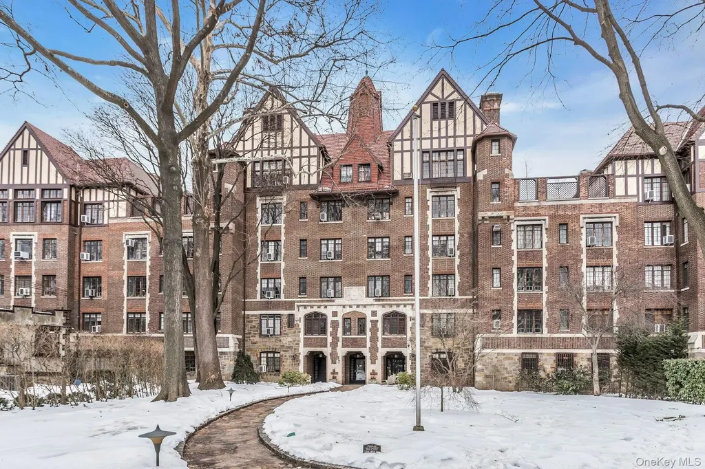 10 Holder Place Forest Hills NY 11375