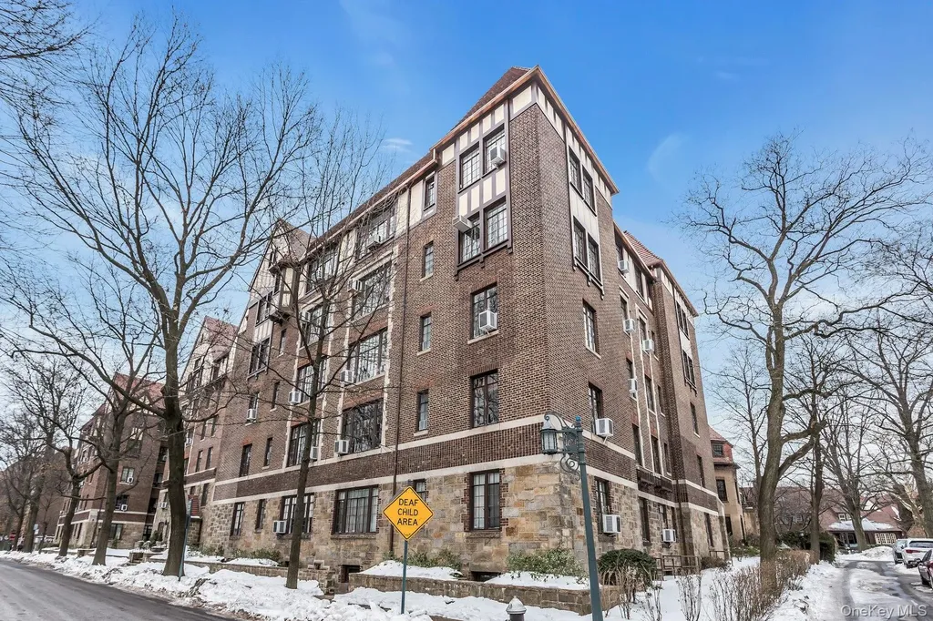 10 Holder Place Forest Hills NY 11375