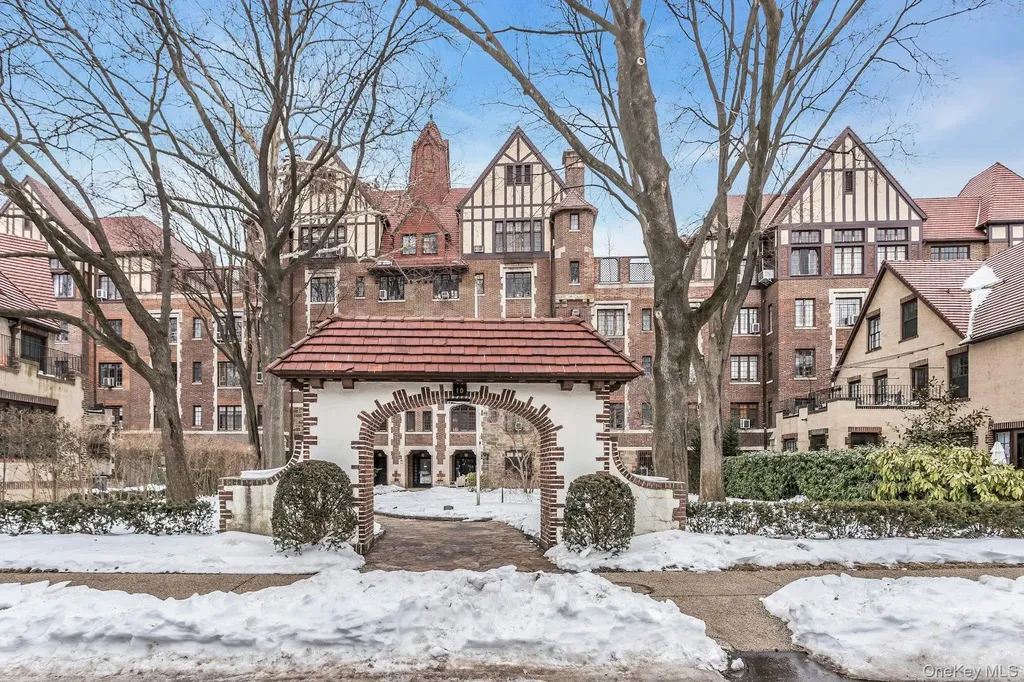 10 Holder Place Forest Hills NY 11375