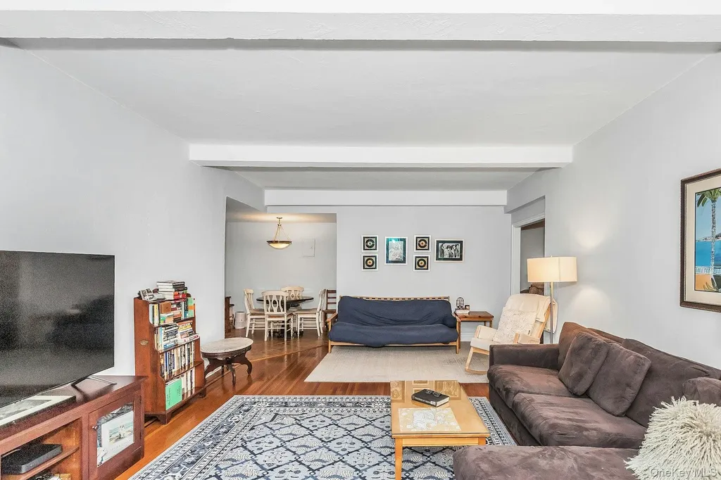 10 Holder Place Forest Hills NY 11375