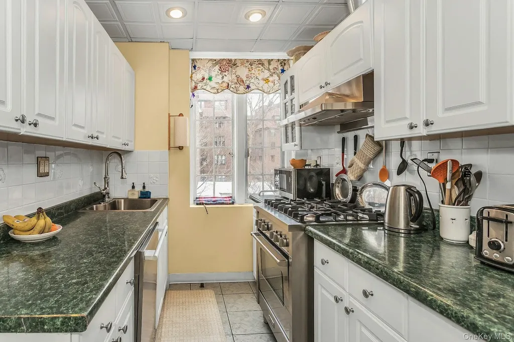 10 Holder Place Forest Hills NY 11375