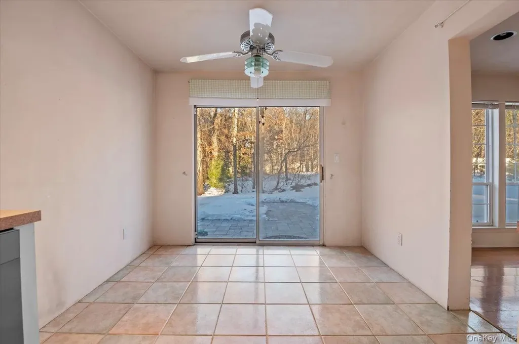 205 Fairfield Drive E Holbrook NY 11741