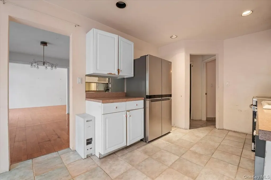 205 Fairfield Drive E Holbrook NY 11741
