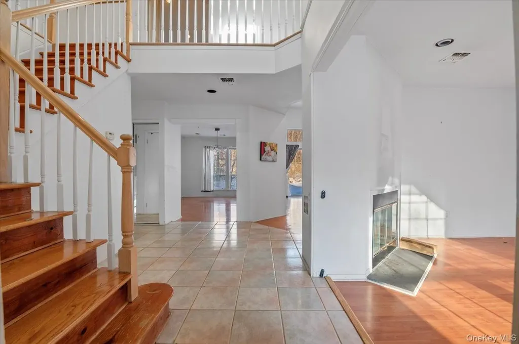205 Fairfield Drive E Holbrook NY 11741