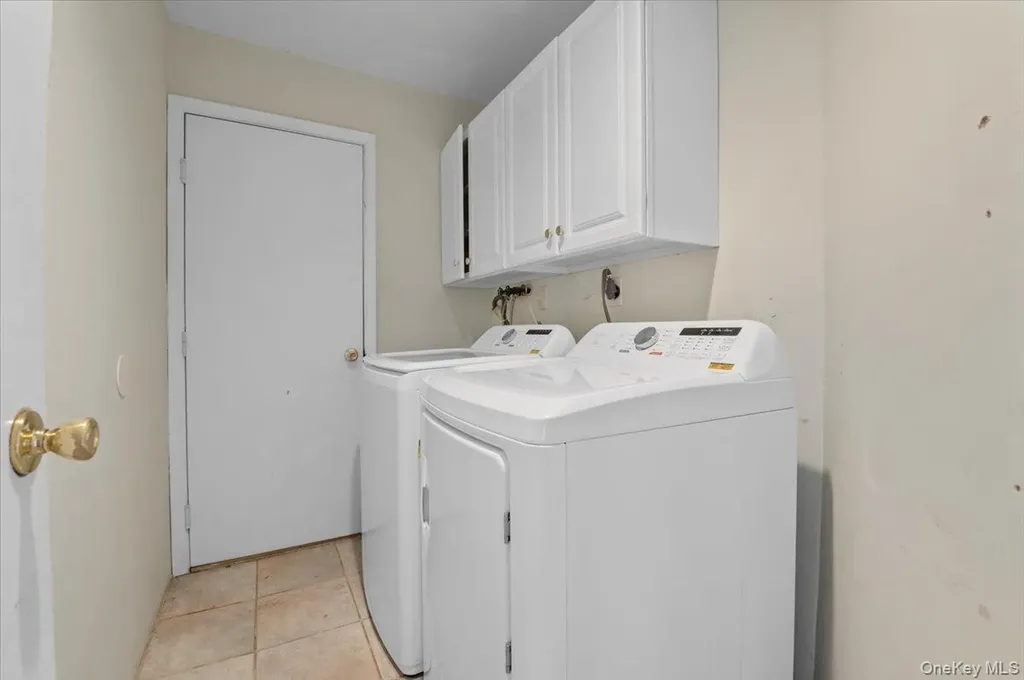 205 Fairfield Drive E Holbrook NY 11741
