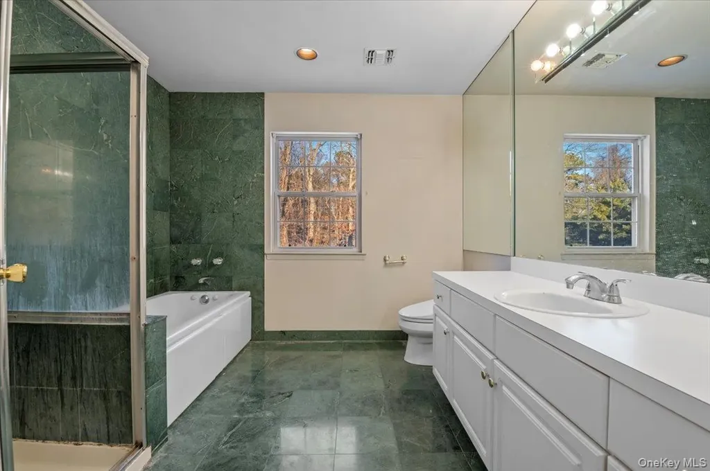 205 Fairfield Drive E Holbrook NY 11741