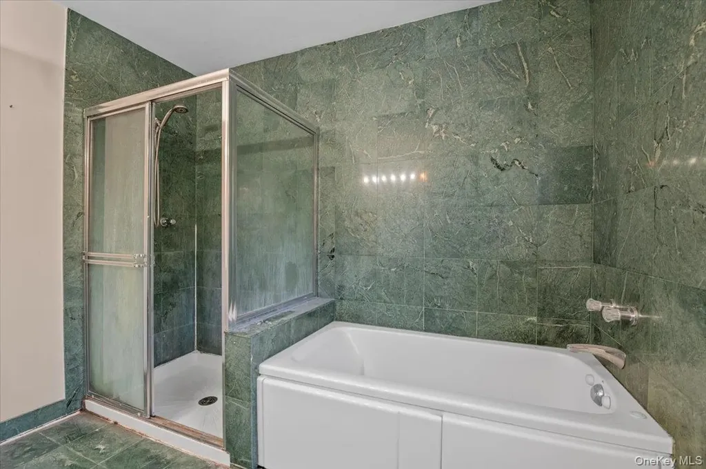 205 Fairfield Drive E Holbrook NY 11741