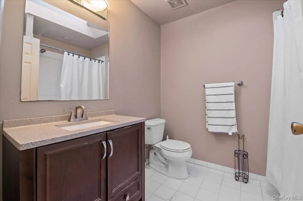 205 Fairfield Drive E Holbrook NY 11741