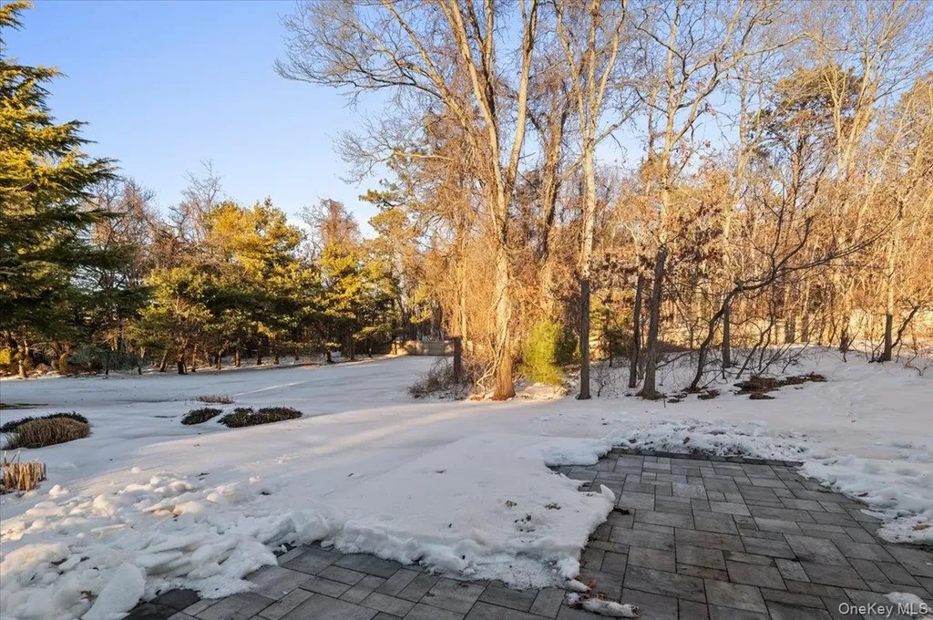 205 Fairfield Drive E Holbrook NY 11741