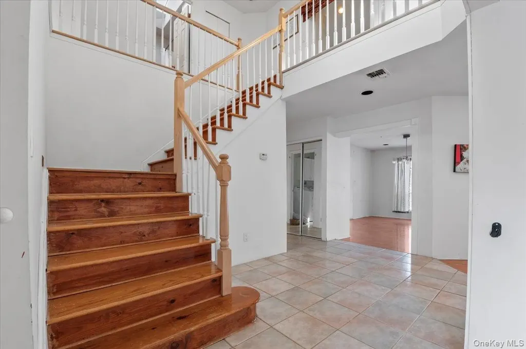 205 Fairfield Drive E Holbrook NY 11741