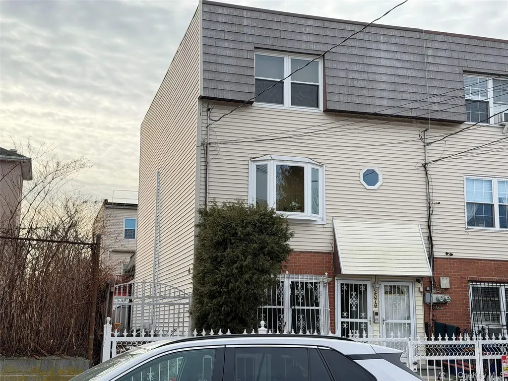 2076 Caesar Place Bronx NY 10473