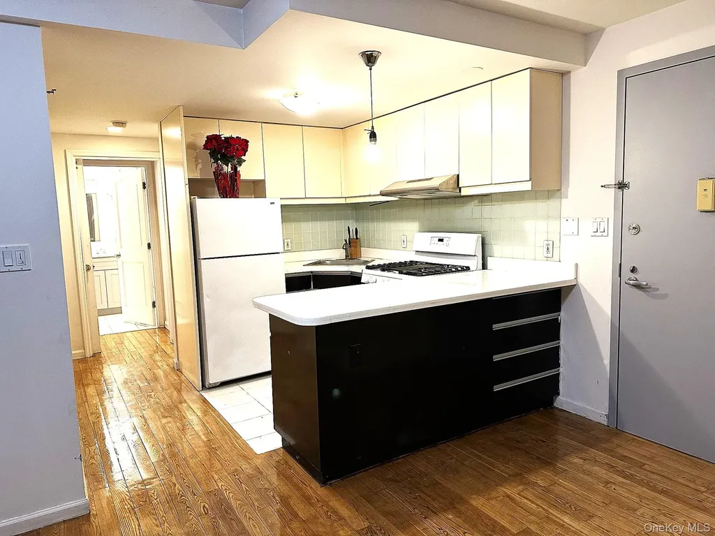 132-03 Sanford Avenue Flushing NY 11355