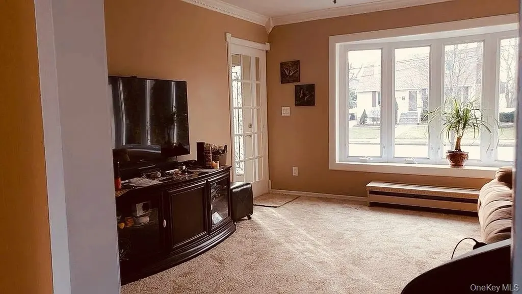 77 Lynton Road Albertson NY 11507