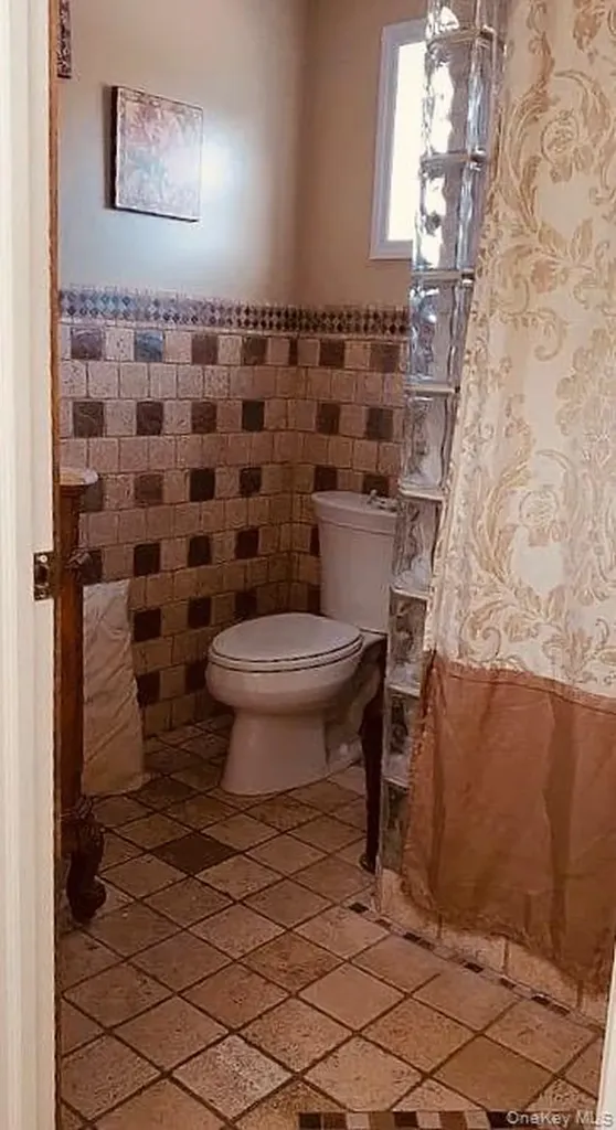 77 Lynton Road Albertson NY 11507