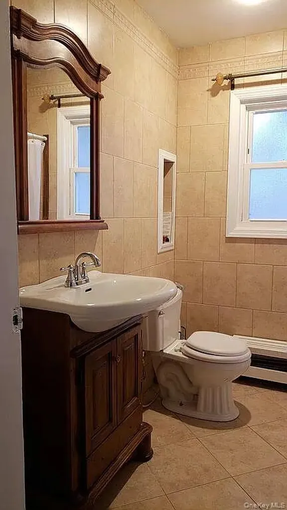 77 Lynton Road Albertson NY 11507