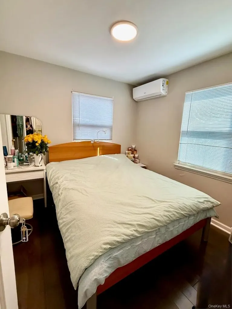 77 Lynton Road Albertson NY 11507