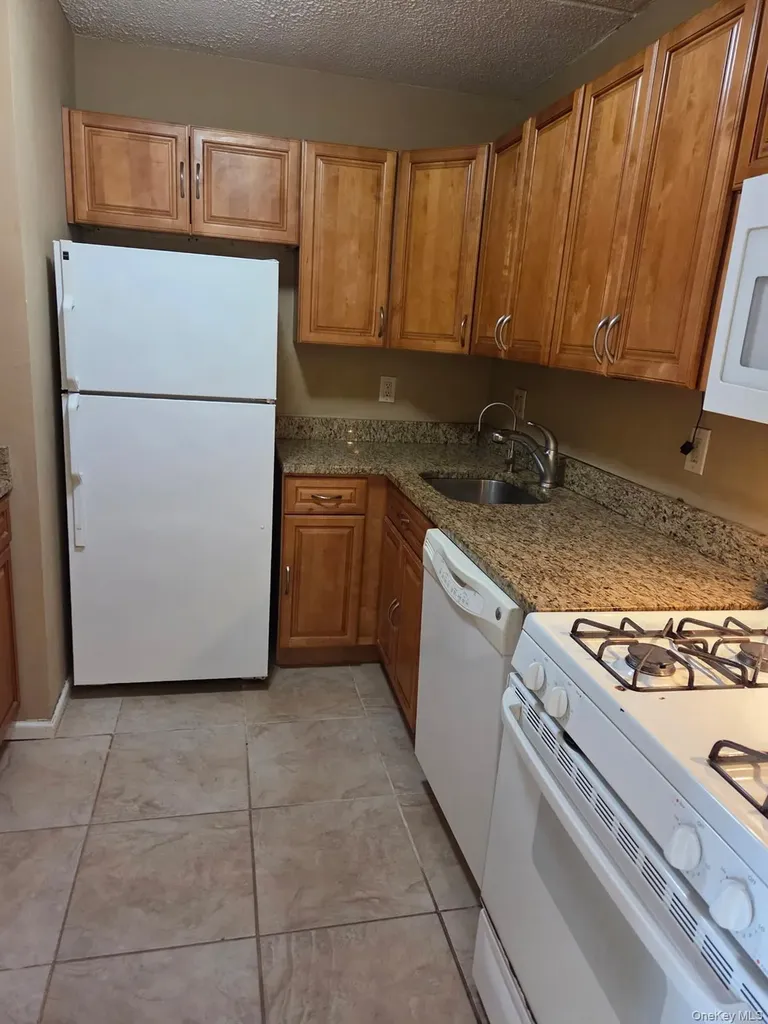 2 Consulate Drive Eastchester NY 10707