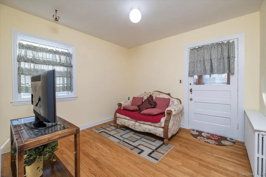 148 Amherst Road Valley Stream NY 11581