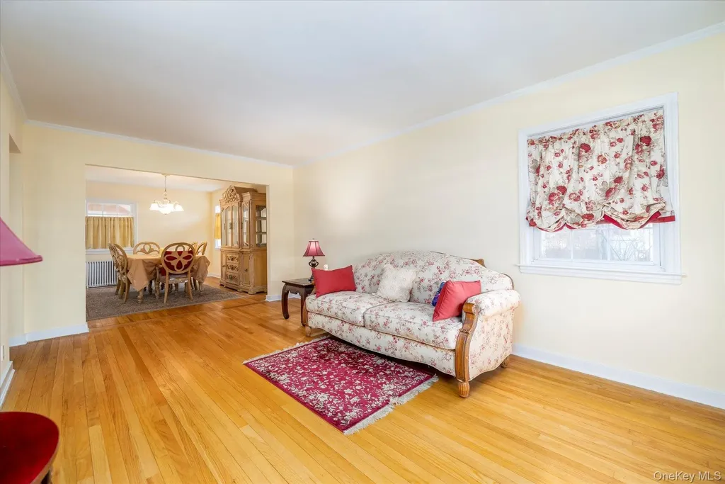 148 Amherst Road Valley Stream NY 11581