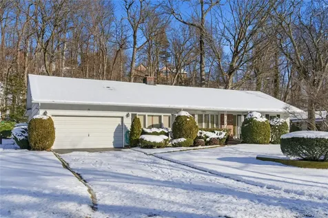 75 Mimosa Drive East Hills NY 11576