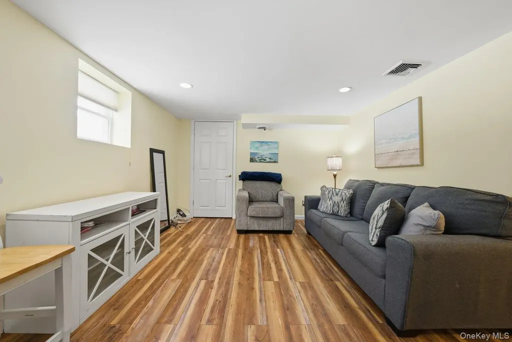 238 Kimball Terrace Yonkers NY 10704