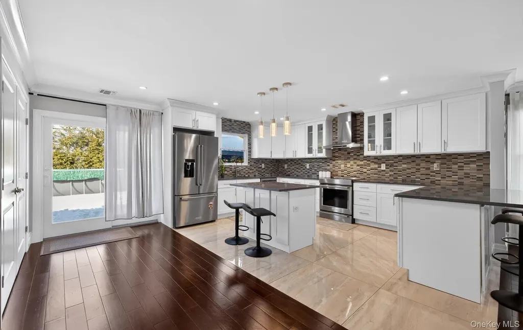85 Pengon Circle East Meadow NY 11554