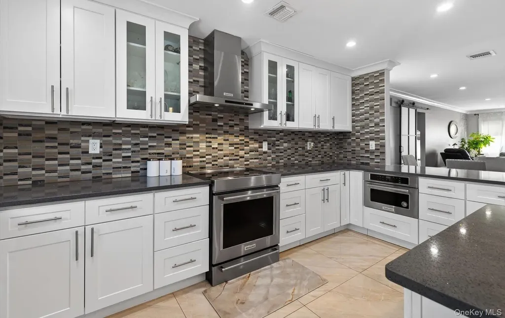 85 Pengon Circle East Meadow NY 11554