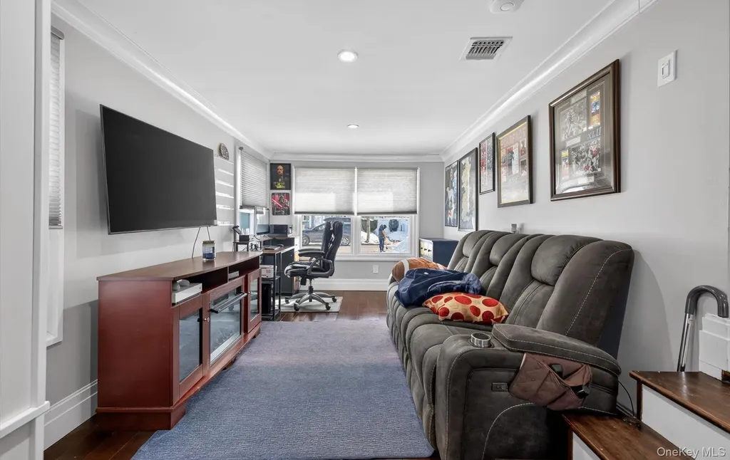 85 Pengon Circle East Meadow NY 11554