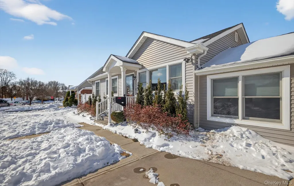 85 Pengon Circle East Meadow NY 11554