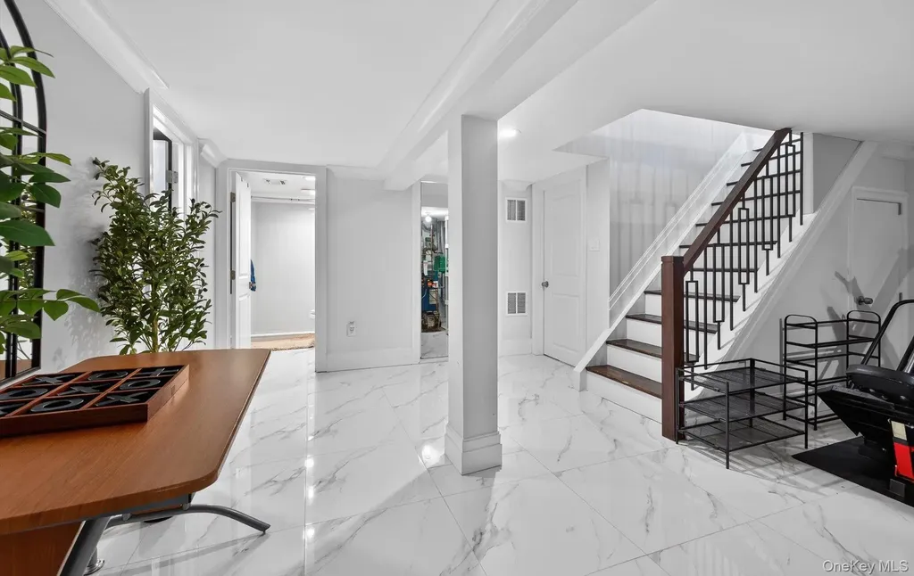 85 Pengon Circle East Meadow NY 11554
