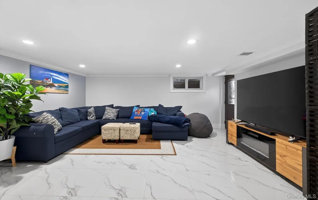 85 Pengon Circle East Meadow NY 11554