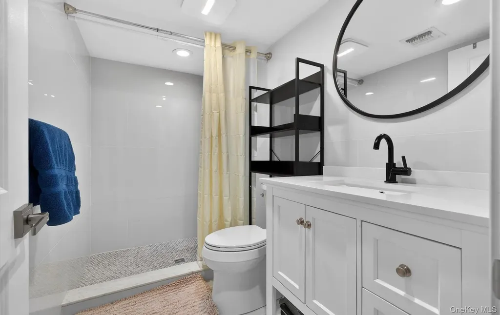 85 Pengon Circle East Meadow NY 11554