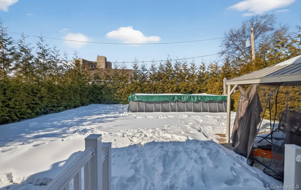 85 Pengon Circle East Meadow NY 11554