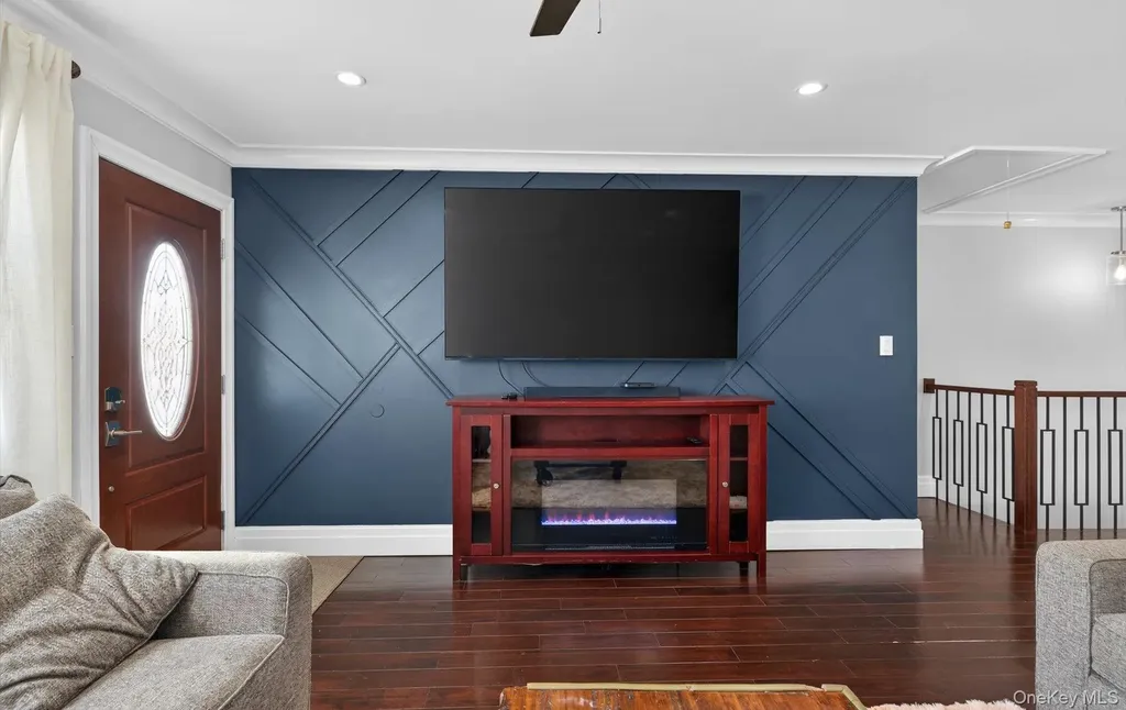 85 Pengon Circle East Meadow NY 11554