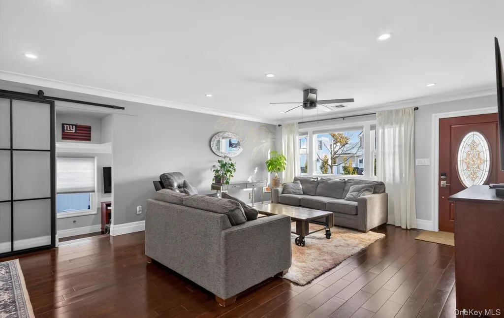 85 Pengon Circle East Meadow NY 11554