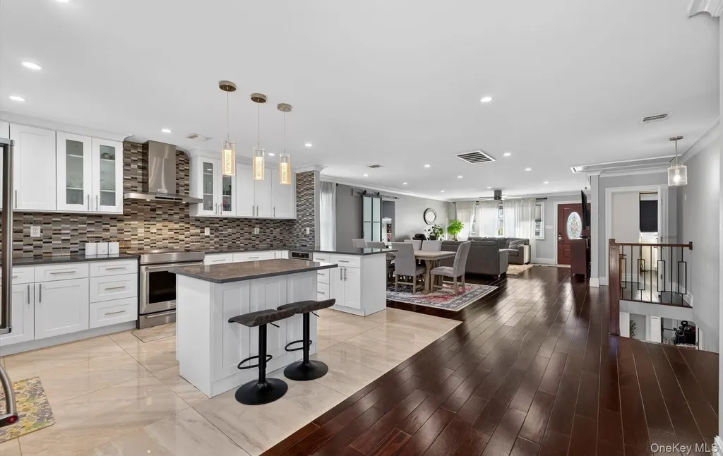 85 Pengon Circle East Meadow NY 11554