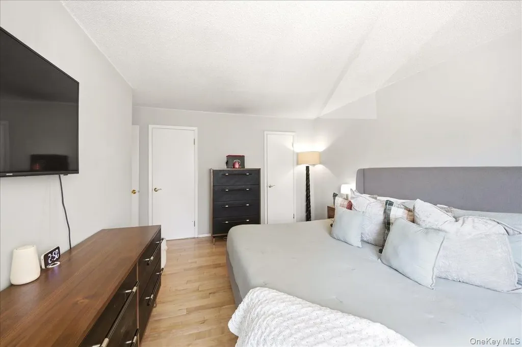 14 Granada Crescent White Plains NY 10603