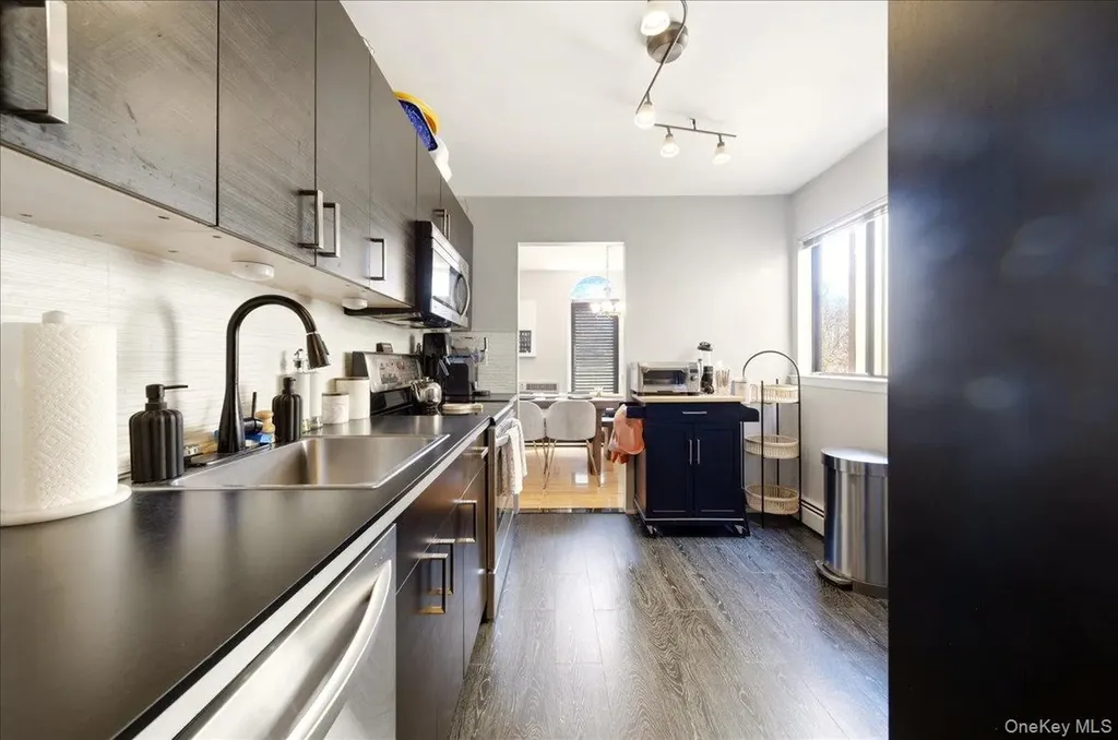 14 Granada Crescent White Plains NY 10603