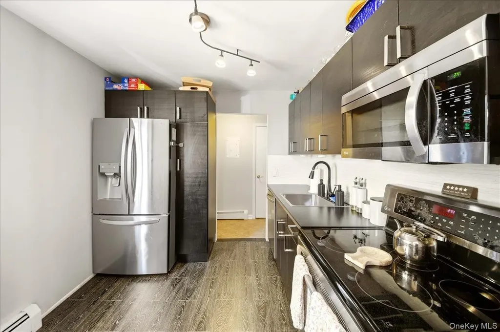 14 Granada Crescent White Plains NY 10603